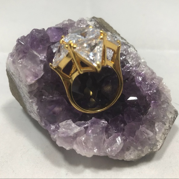 🌟HUGE SALE🌟 Cubic Zirconia cocktail ring NWOT - Picture 5 of 6